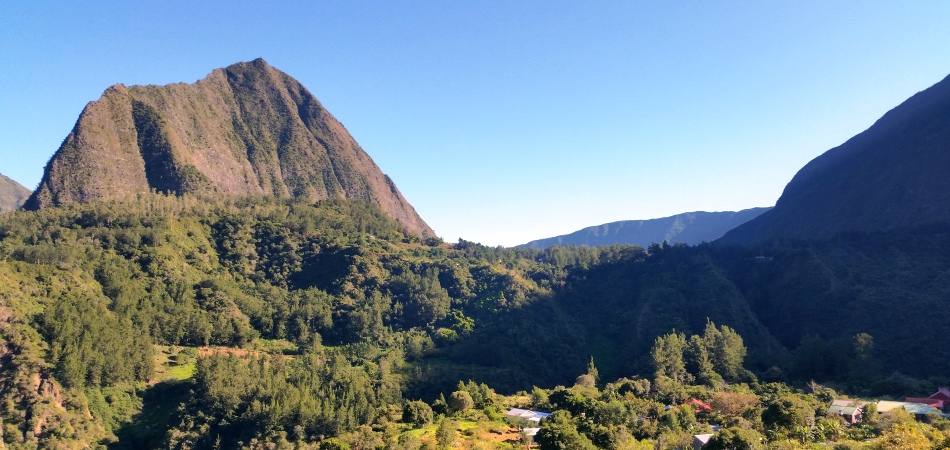 Ilet à Malheur et le Piton Cabris