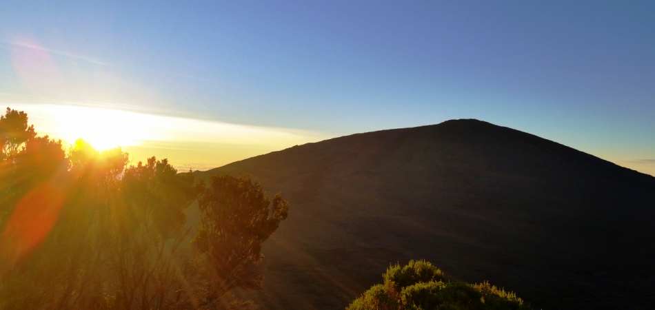 Piton de la Fournaise au lever du soleil