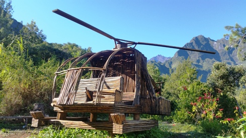 Hélicoptère en bois de goyaviers